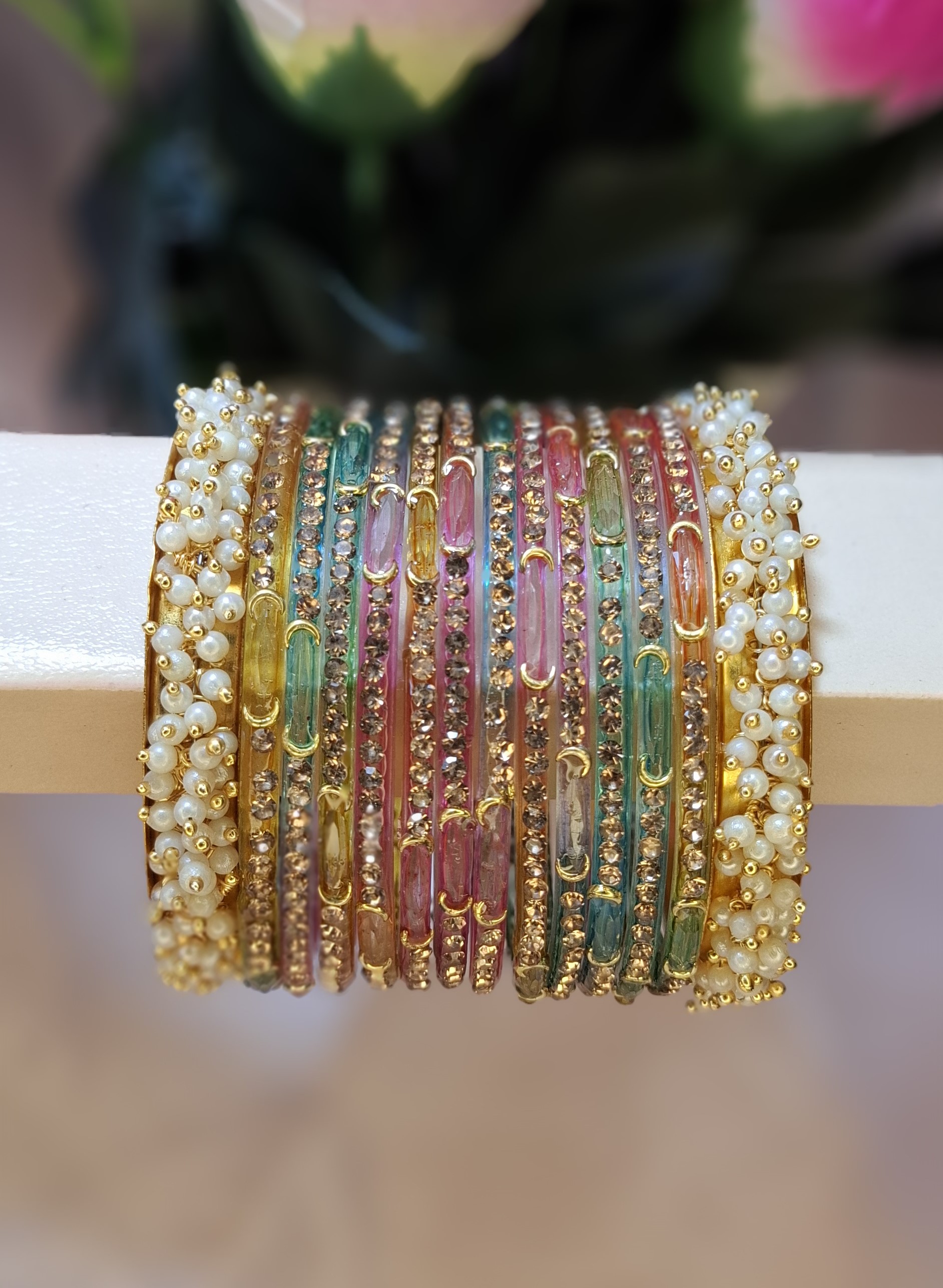 🛍️ Multi-Shade Kashmiri Glass Bangles Combo (১ ডজন প্রিমিয়াম চুড়ি ও ২ পিস রাজকীয় গাজরা কড়া) ✨