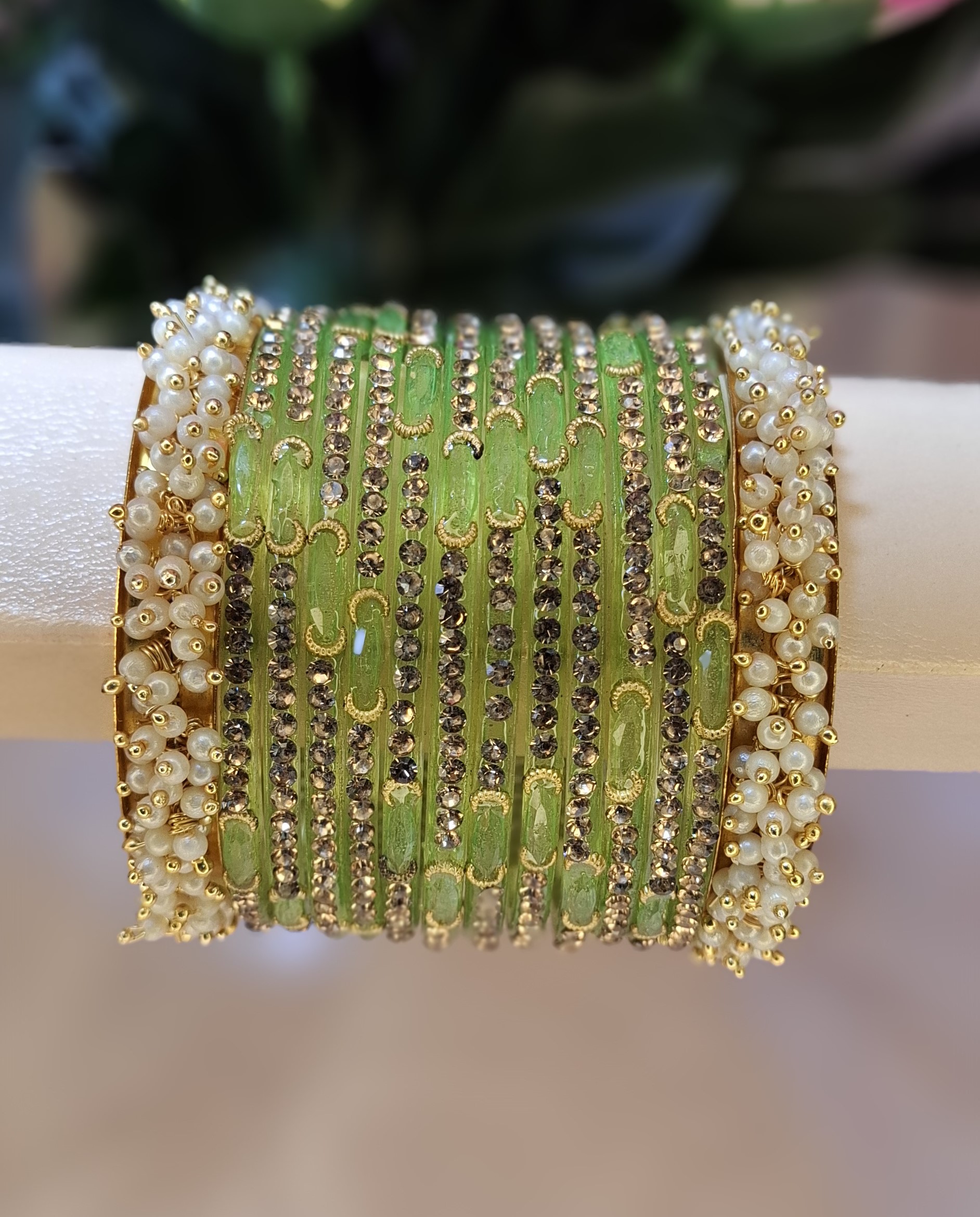 🛍️ Light Green / Olive Kashmiri Glass Bangles Combo (১ ডজন প্রিমিয়াম চুড়ি ও ২ পিস রাজকীয় গাজরা কড়া) ✨